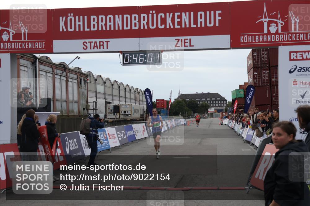 03.10.2025 - Köhlbrandbrückenlauf Julia Fischer http://msf.ph/oto/9022154 03.10.2025 15:46:01 Ziel 7002 meine-sportfotos.de