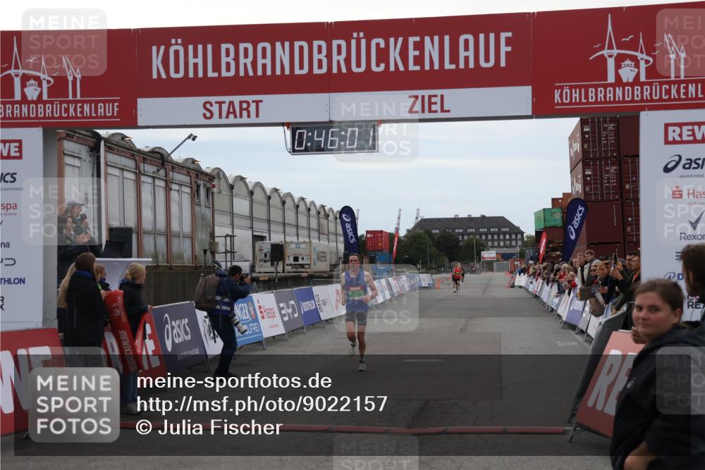 03.10.2025 - Köhlbrandbrückenlauf Julia Fischer http://msf.ph/oto/9022157 03.10.2025 15:46:01 Ziel 7002 meine-sportfotos.de