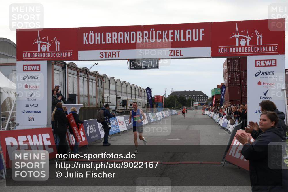03.10.2025 - Köhlbrandbrückenlauf Julia Fischer http://msf.ph/oto/9022167 03.10.2025 15:46:02 Ziel 7002 meine-sportfotos.de