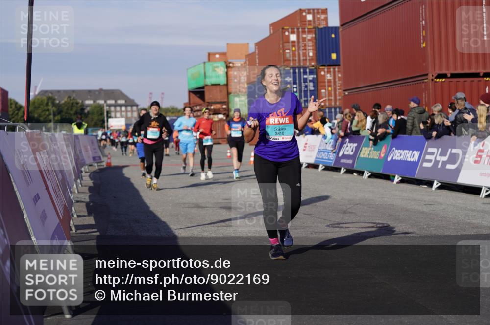 03.10.2025 - Köhlbrandbrückenlauf Michael Burmester http://msf.ph/oto/9022169 03.10.2025 10:24:01 Ziel 1329, 2103, 2239, 2319, 2351, 2371, 2384, 2970, 2971, 3597, 3675, 3677, 3810 meine-sportfotos.de