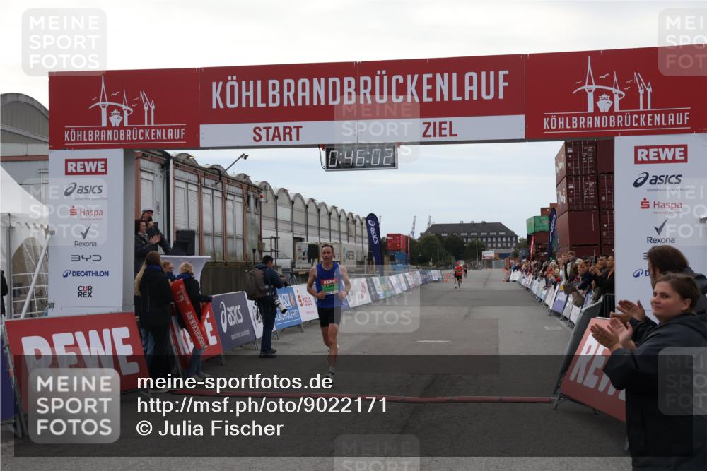 03.10.2025 - Köhlbrandbrückenlauf Julia Fischer http://msf.ph/oto/9022171 03.10.2025 15:46:02 Ziel 7002 meine-sportfotos.de