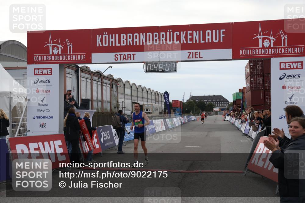 03.10.2025 - Köhlbrandbrückenlauf Julia Fischer http://msf.ph/oto/9022175 03.10.2025 15:46:03 Ziel 7002 meine-sportfotos.de