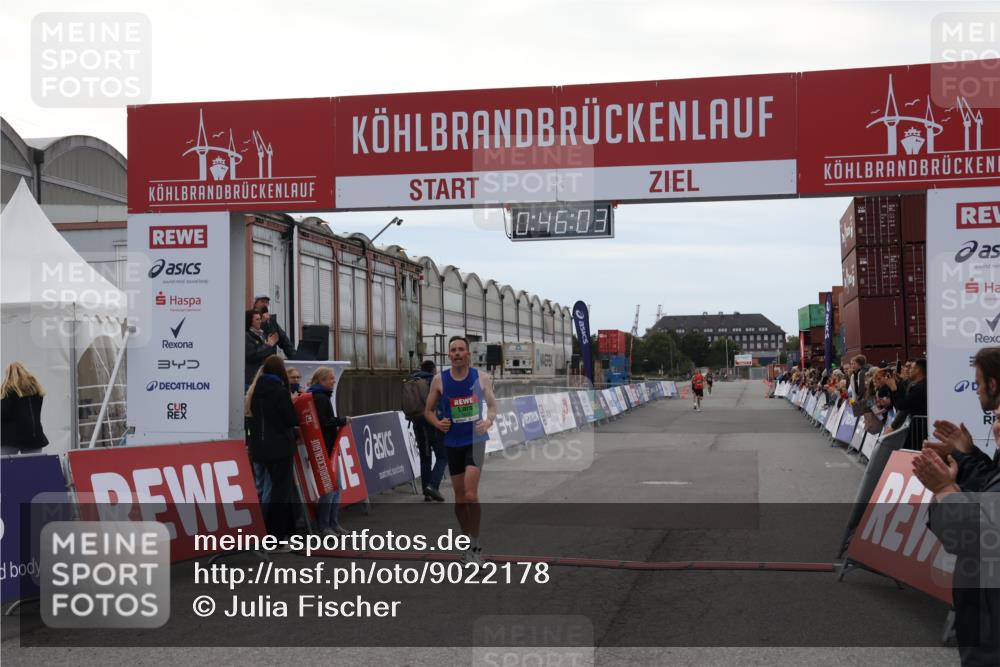 03.10.2025 - Köhlbrandbrückenlauf Julia Fischer http://msf.ph/oto/9022178 03.10.2025 15:46:03 Ziel 7002 meine-sportfotos.de