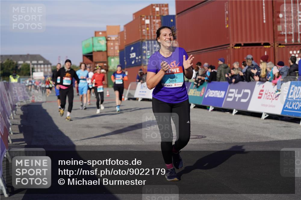 03.10.2025 - Köhlbrandbrückenlauf Michael Burmester http://msf.ph/oto/9022179 03.10.2025 10:24:01 Ziel 1329, 2103, 2239, 2319, 2351, 2371, 2384, 2970, 2971, 3597, 3675, 3677, 3810 meine-sportfotos.de