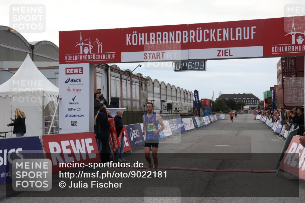 03.10.2025 - Köhlbrandbrückenlauf Julia Fischer http://msf.ph/oto/9022181 03.10.2025 15:46:03 Ziel 7002 meine-sportfotos.de