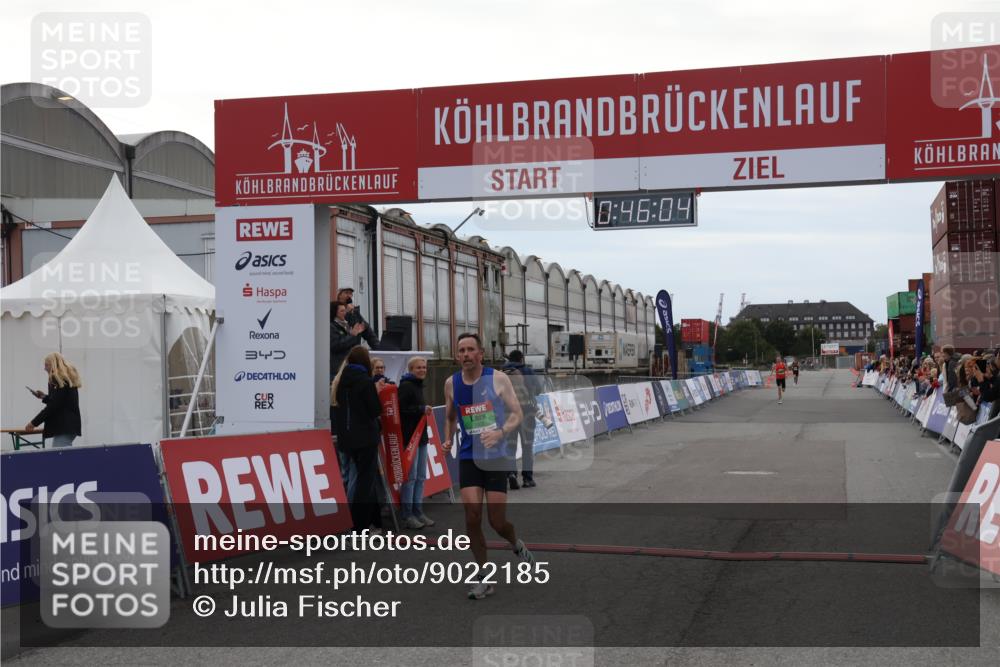 03.10.2025 - Köhlbrandbrückenlauf Julia Fischer http://msf.ph/oto/9022185 03.10.2025 15:46:04 Ziel 7002 meine-sportfotos.de