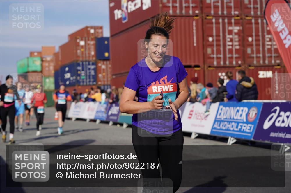 03.10.2025 - Köhlbrandbrückenlauf Michael Burmester http://msf.ph/oto/9022187 03.10.2025 10:24:02 Ziel 1329, 2103, 2239, 2319, 2351, 2371, 2384, 2970, 2971, 3597, 3810 meine-sportfotos.de