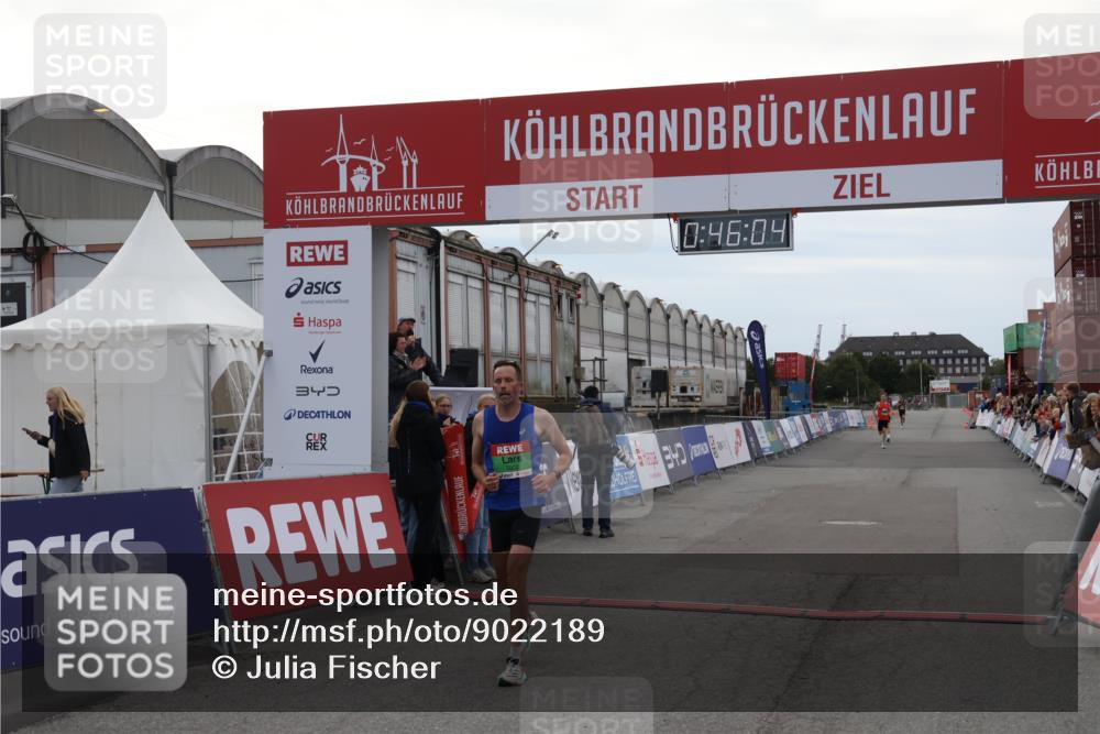 03.10.2025 - Köhlbrandbrückenlauf Julia Fischer http://msf.ph/oto/9022189 03.10.2025 15:46:04 Ziel 7002 meine-sportfotos.de