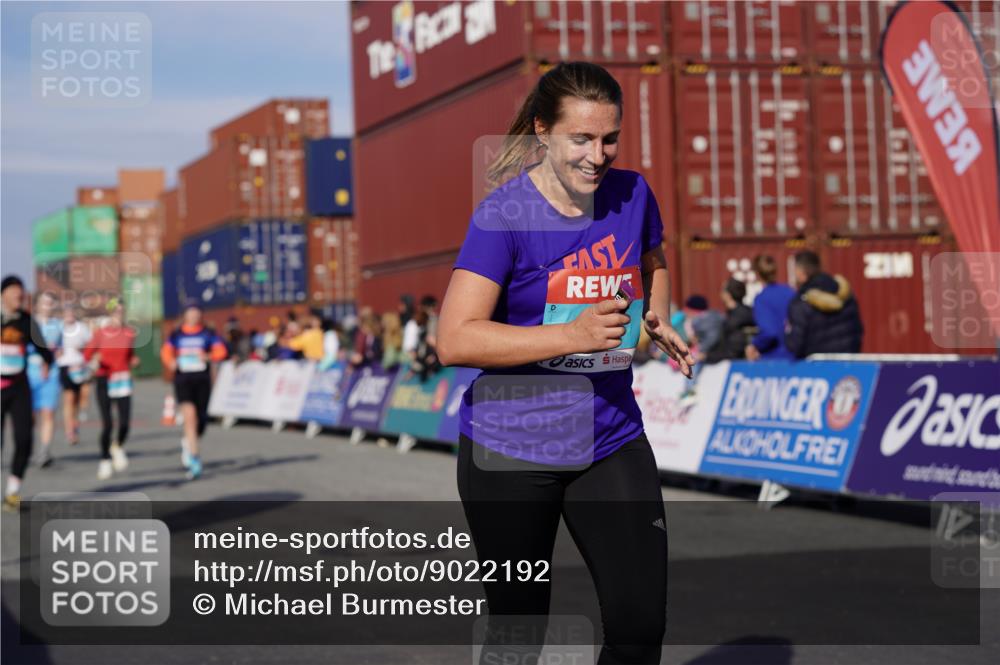03.10.2025 - Köhlbrandbrückenlauf Michael Burmester http://msf.ph/oto/9022192 03.10.2025 10:24:02 Ziel 1329, 2103, 2239, 2319, 2351, 2371, 2384, 2970, 2971, 3597, 3810 meine-sportfotos.de
