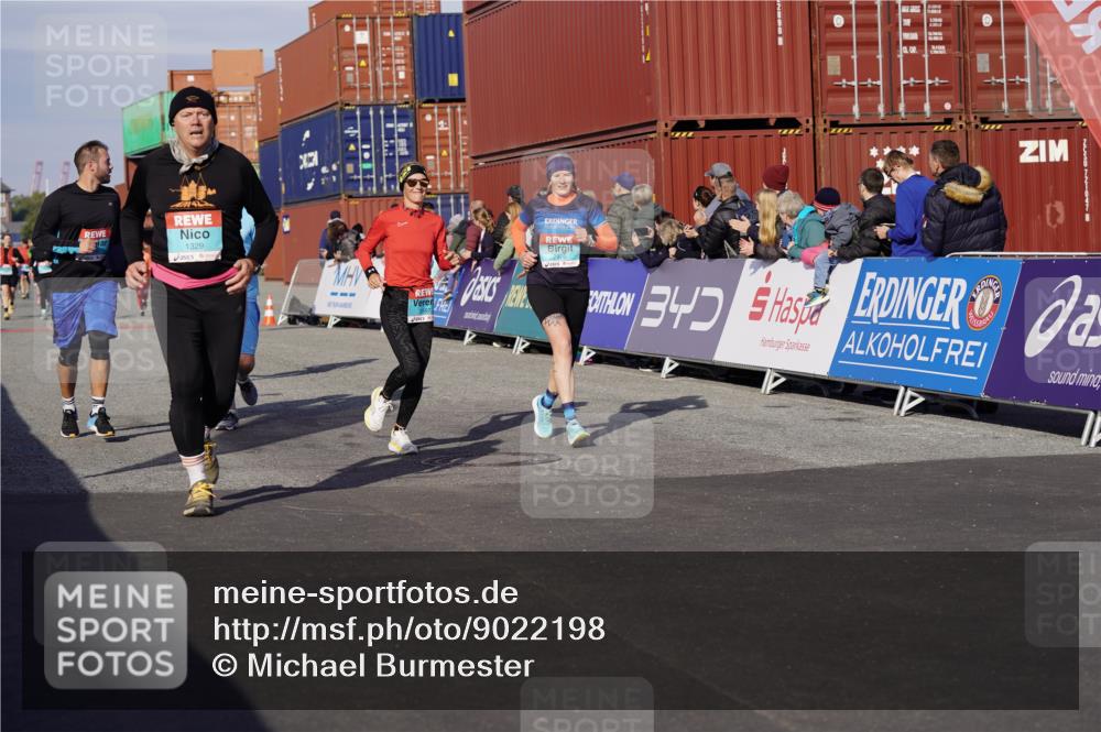 03.10.2025 - Köhlbrandbrückenlauf Michael Burmester http://msf.ph/oto/9022198 03.10.2025 10:24:05 Ziel 1329, 2239, 2319, 2340, 2384, 2970, 3597 meine-sportfotos.de
