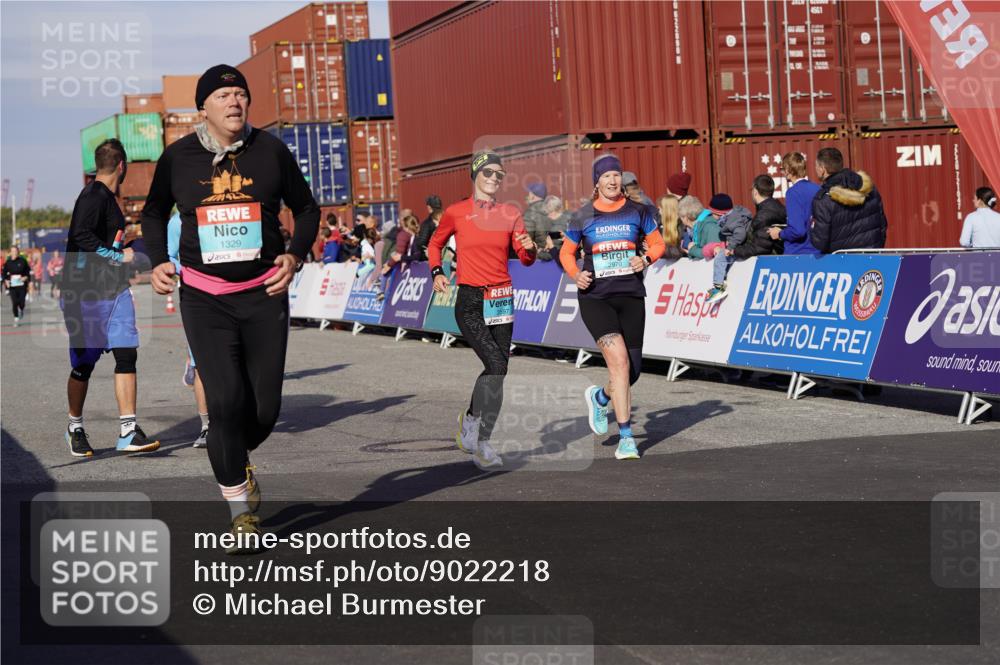 03.10.2025 - Köhlbrandbrückenlauf Michael Burmester http://msf.ph/oto/9022218 03.10.2025 10:24:05 Ziel 1329, 2239, 2319, 2340, 2384, 2970, 3597 meine-sportfotos.de