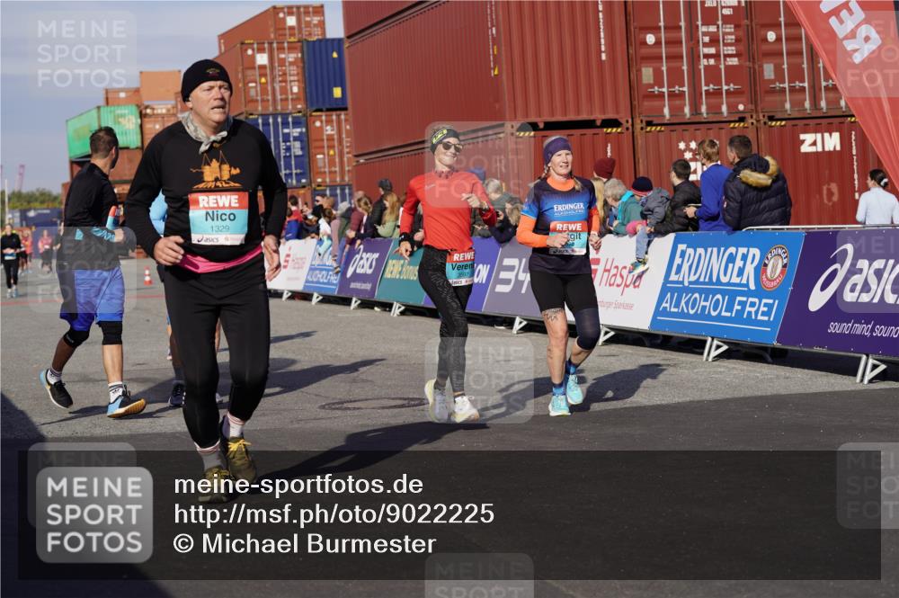 03.10.2025 - Köhlbrandbrückenlauf Michael Burmester http://msf.ph/oto/9022225 03.10.2025 10:24:06 Ziel 1329, 2239, 2319, 2340, 2384, 2970, 3597 meine-sportfotos.de