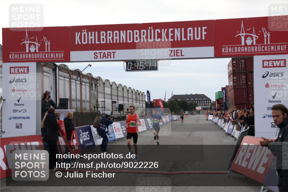 03.10.2025 - Köhlbrandbrückenlauf Julia Fischer http://msf.ph/oto/9022226 03.10.2025 15:46:11 Ziel 7002, 7003, 9130 meine-sportfotos.de