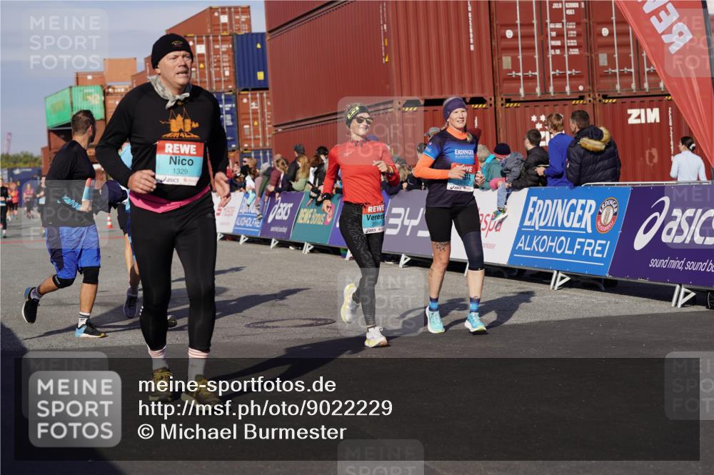 03.10.2025 - Köhlbrandbrückenlauf Michael Burmester http://msf.ph/oto/9022229 03.10.2025 10:24:06 Ziel 1329, 2239, 2319, 2340, 2384, 2970, 3597 meine-sportfotos.de
