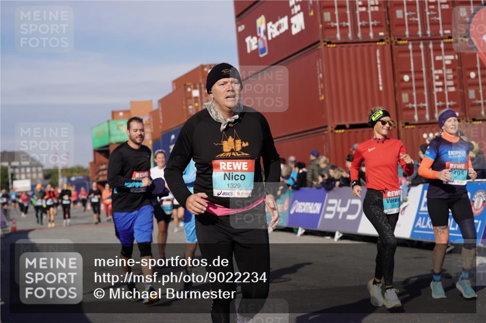03.10.2025 - Köhlbrandbrückenlauf Michael Burmester http://msf.ph/oto/9022234 03.10.2025 10:24:06 Ziel 1329, 2239, 2319, 2340, 2384, 2970, 3597 meine-sportfotos.de
