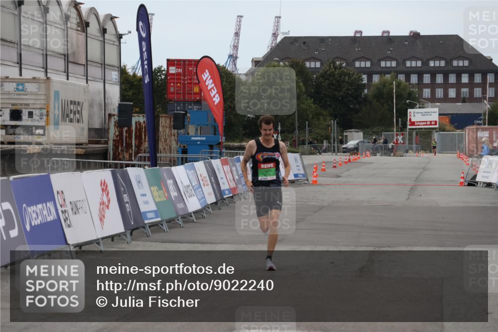 03.10.2025 - Köhlbrandbrückenlauf Julia Fischer http://msf.ph/oto/9022240 03.10.2025 15:46:16 Ziel 7003, 9130, 9720 meine-sportfotos.de
