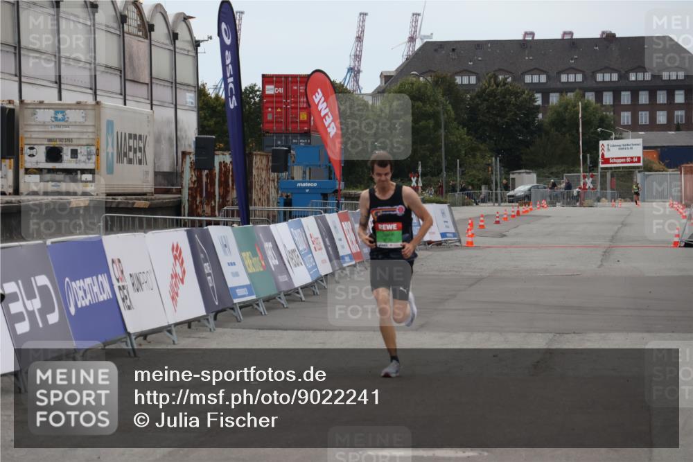 03.10.2025 - Köhlbrandbrückenlauf Julia Fischer http://msf.ph/oto/9022241 03.10.2025 15:46:16 Ziel 7003, 9130, 9720 meine-sportfotos.de