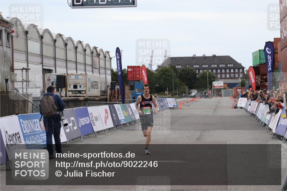 03.10.2025 - Köhlbrandbrückenlauf Julia Fischer http://msf.ph/oto/9022246 03.10.2025 15:46:17 Ziel 7003, 9130, 9720 meine-sportfotos.de