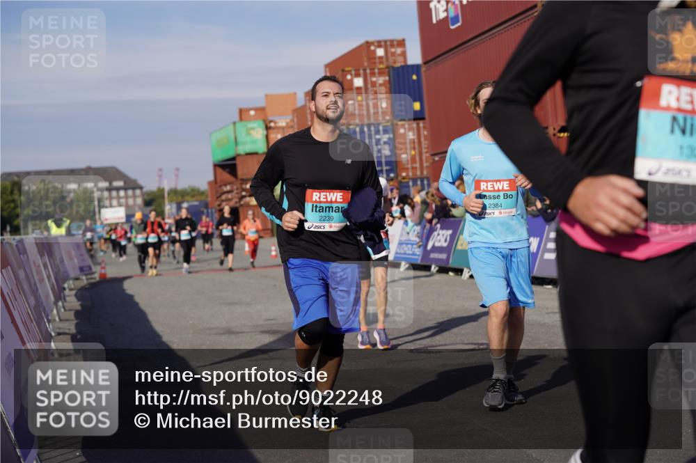 03.10.2025 - Köhlbrandbrückenlauf Michael Burmester http://msf.ph/oto/9022248 03.10.2025 10:24:07 Ziel 1329, 2239, 2319, 2340, 2384, 2970, 3597 meine-sportfotos.de