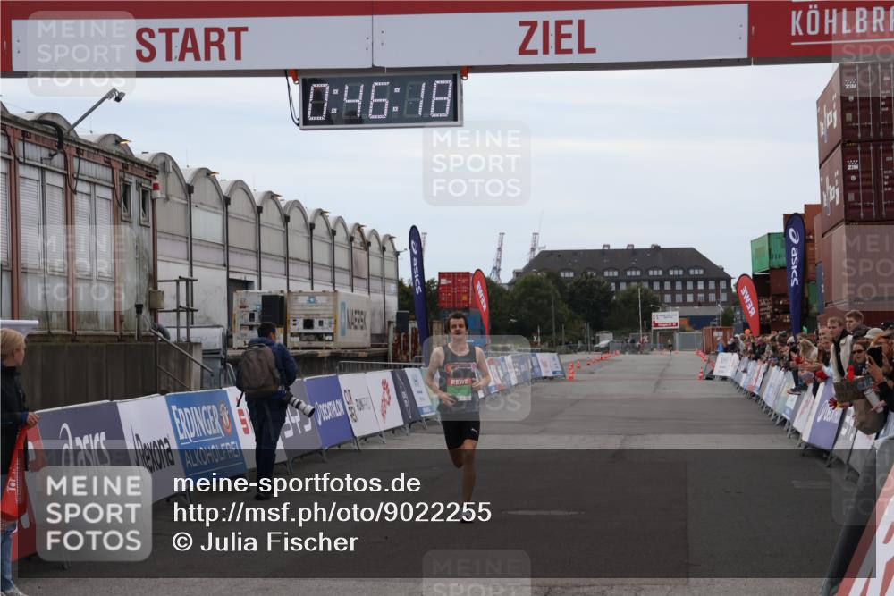 03.10.2025 - Köhlbrandbrückenlauf Julia Fischer http://msf.ph/oto/9022255 03.10.2025 15:46:18 Ziel 7003, 9130, 9720 meine-sportfotos.de