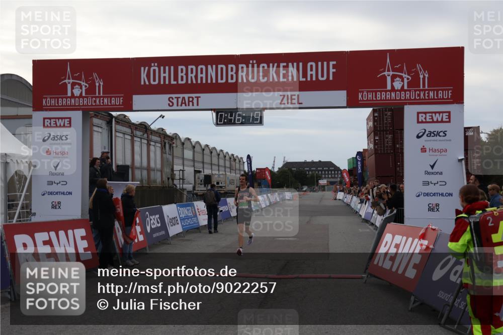 03.10.2025 - Köhlbrandbrückenlauf Julia Fischer http://msf.ph/oto/9022257 03.10.2025 15:46:19 Ziel 7003, 9130, 9720 meine-sportfotos.de
