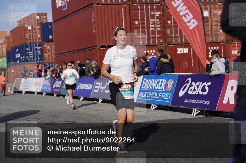 03.10.2025 - Köhlbrandbrückenlauf Michael Burmester http://msf.ph/oto/9022264 03.10.2025 10:24:09 Ziel 1440, 1732, 1895, 2239, 2319, 2340, 2384, 2970, 3074, 3597 meine-sportfotos.de