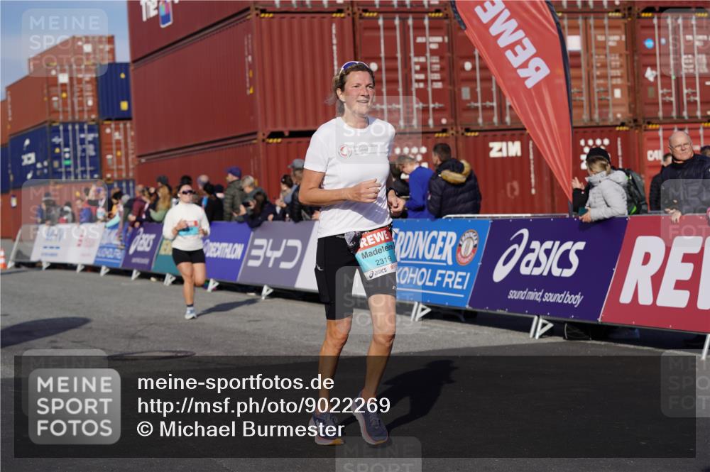 03.10.2025 - Köhlbrandbrückenlauf Michael Burmester http://msf.ph/oto/9022269 03.10.2025 10:24:09 Ziel 1440, 1732, 1895, 2239, 2319, 2340, 2384, 2970, 3074, 3597 meine-sportfotos.de