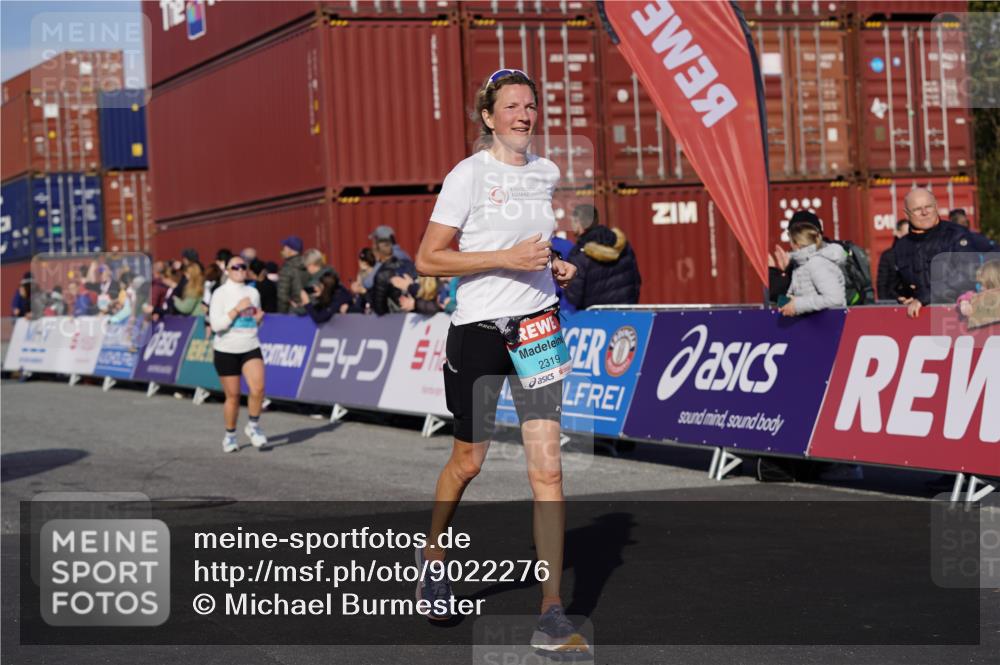 03.10.2025 - Köhlbrandbrückenlauf Michael Burmester http://msf.ph/oto/9022276 03.10.2025 10:24:10 Ziel 1440, 1732, 1895, 2187, 2239, 2319, 2340, 2384, 3074 meine-sportfotos.de