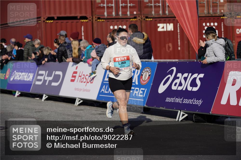 03.10.2025 - Köhlbrandbrückenlauf Michael Burmester http://msf.ph/oto/9022287 03.10.2025 10:24:11 Ziel 1440, 1732, 1895, 2187, 2319, 2340, 3074 meine-sportfotos.de