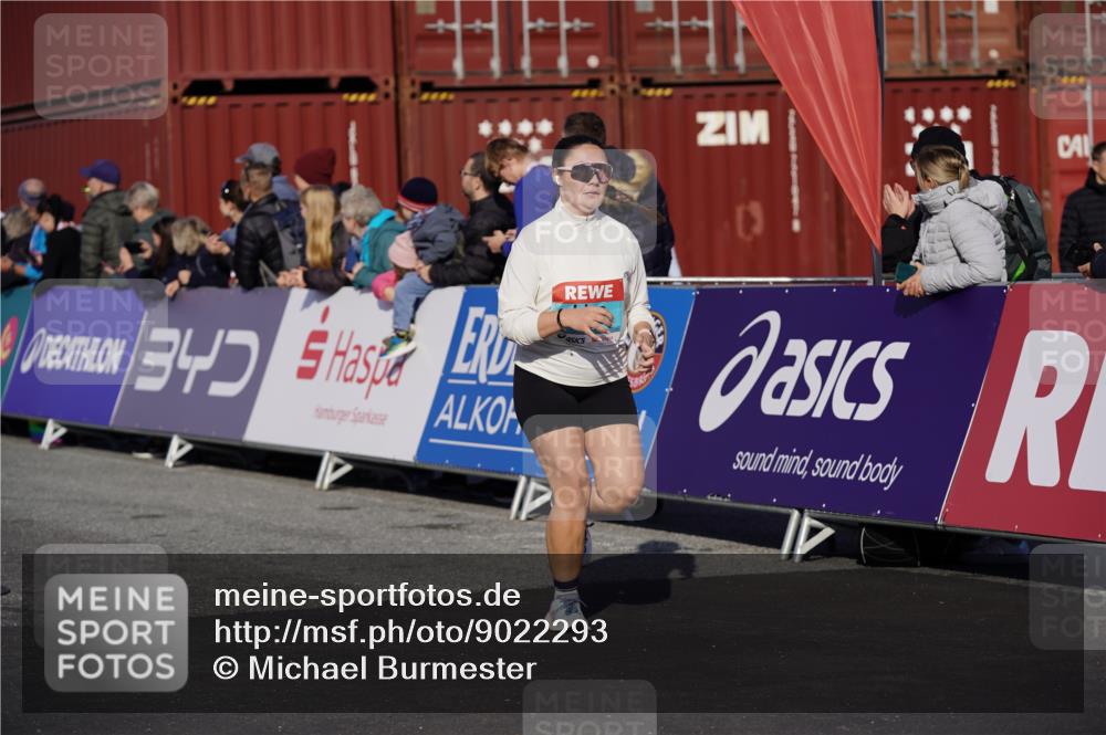 03.10.2025 - Köhlbrandbrückenlauf Michael Burmester http://msf.ph/oto/9022293 03.10.2025 10:24:11 Ziel 1440, 1732, 1895, 2187, 2319, 2340, 3074 meine-sportfotos.de