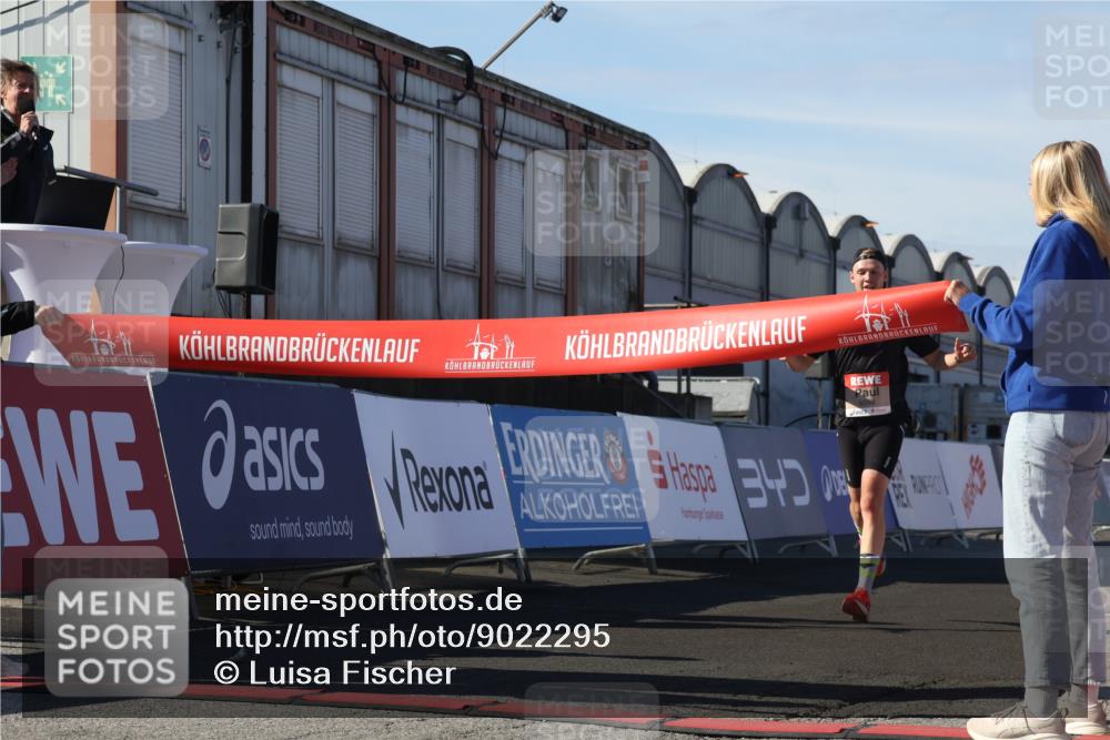 03.10.2025 - Köhlbrandbrückenlauf Luisa Fischer http://msf.ph/oto/9022295 03.10.2025 12:41:52 Ziel 6099 meine-sportfotos.de