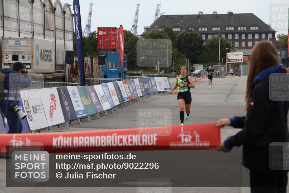 03.10.2025 - Köhlbrandbrückenlauf Julia Fischer http://msf.ph/oto/9022296 03.10.2025 15:46:55 Ziel 7034 meine-sportfotos.de