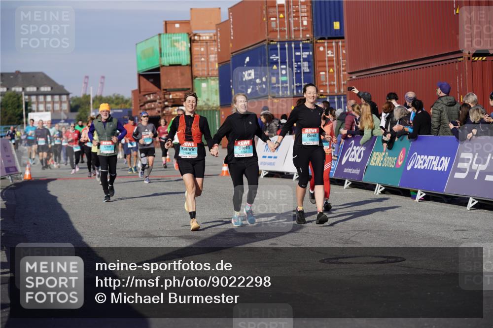 03.10.2025 - Köhlbrandbrückenlauf Michael Burmester http://msf.ph/oto/9022298 03.10.2025 10:24:14 Ziel 1440, 1717, 1732, 1762, 1895, 2187, 2340, 3074, 3620 meine-sportfotos.de