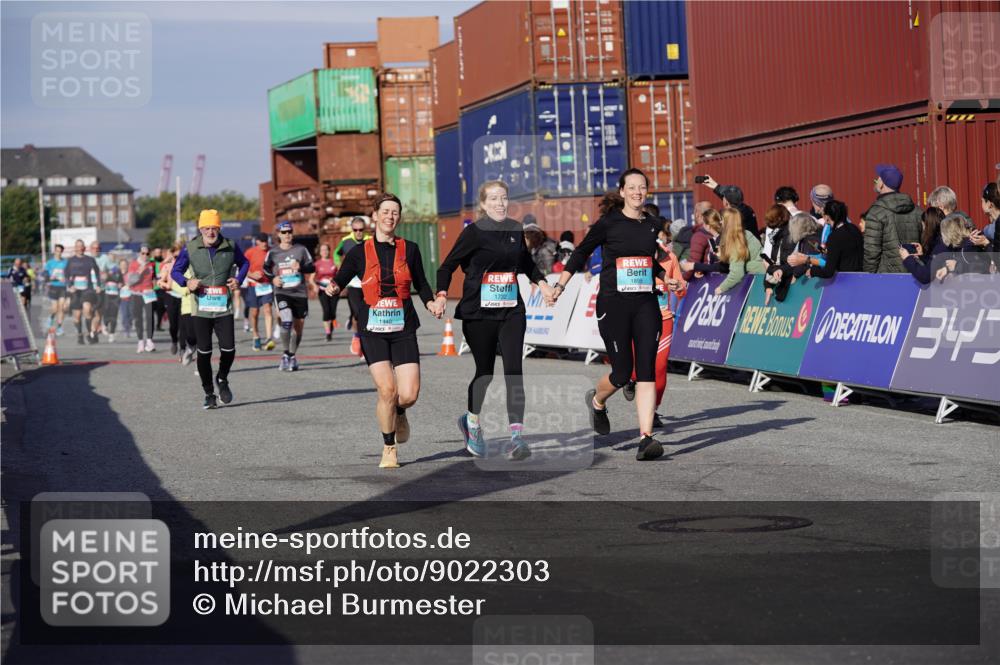 03.10.2025 - Köhlbrandbrückenlauf Michael Burmester http://msf.ph/oto/9022303 03.10.2025 10:24:14 Ziel 1440, 1717, 1732, 1762, 1895, 2187, 2340, 3074, 3620 meine-sportfotos.de