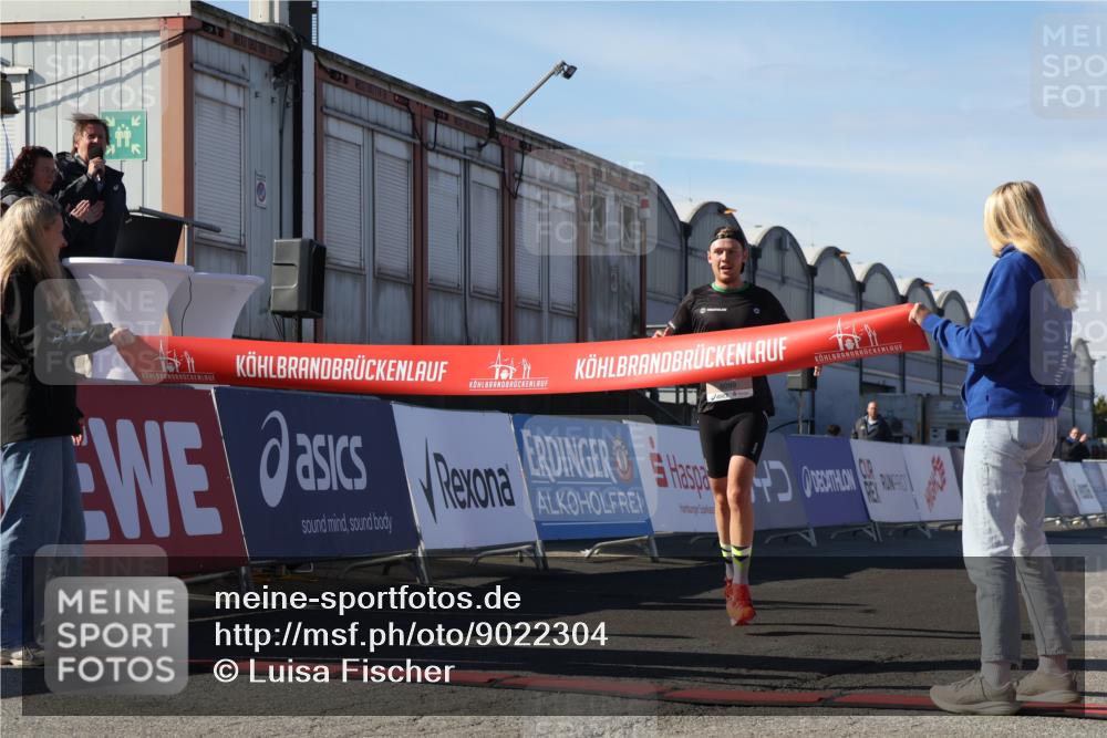 03.10.2025 - Köhlbrandbrückenlauf Luisa Fischer http://msf.ph/oto/9022304 03.10.2025 12:41:53 Ziel 6099 meine-sportfotos.de