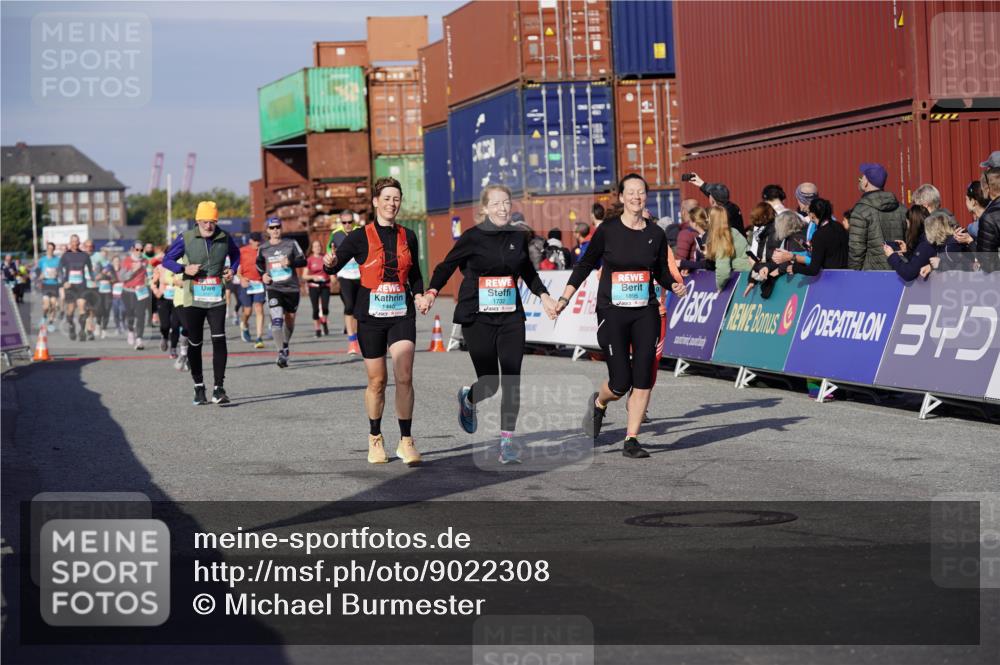 03.10.2025 - Köhlbrandbrückenlauf Michael Burmester http://msf.ph/oto/9022308 03.10.2025 10:24:14 Ziel 1440, 1717, 1732, 1762, 1895, 2187, 2340, 3074, 3620 meine-sportfotos.de