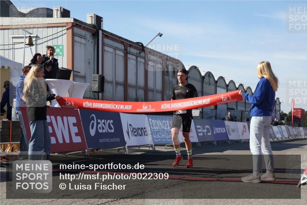 03.10.2025 - Köhlbrandbrückenlauf Luisa Fischer http://msf.ph/oto/9022309 03.10.2025 12:41:53 Ziel 6099 meine-sportfotos.de