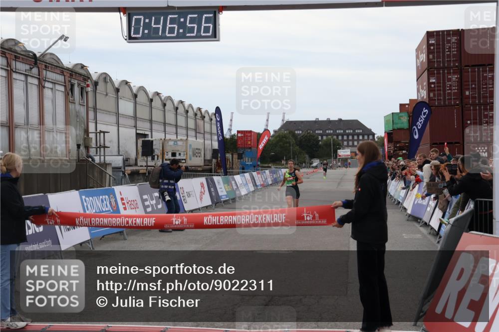 03.10.2025 - Köhlbrandbrückenlauf Julia Fischer http://msf.ph/oto/9022311 03.10.2025 15:46:56 Ziel 7034 meine-sportfotos.de