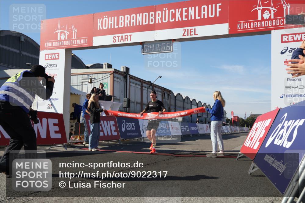 03.10.2025 - Köhlbrandbrückenlauf Luisa Fischer http://msf.ph/oto/9022317 03.10.2025 12:41:54 Ziel 6099 meine-sportfotos.de