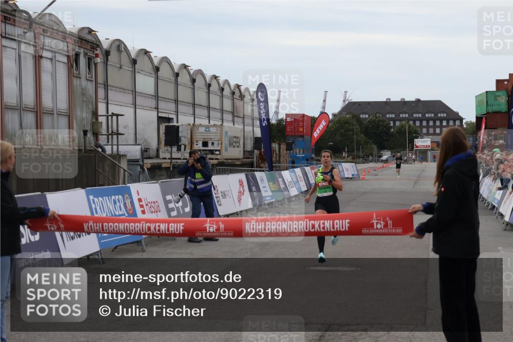 03.10.2025 - Köhlbrandbrückenlauf Julia Fischer http://msf.ph/oto/9022319 03.10.2025 15:46:58 Ziel 7034 meine-sportfotos.de