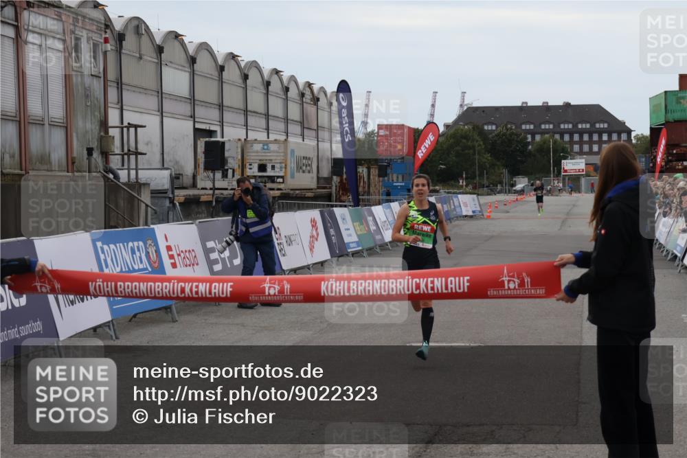 03.10.2025 - Köhlbrandbrückenlauf Julia Fischer http://msf.ph/oto/9022323 03.10.2025 15:46:58 Ziel 7034 meine-sportfotos.de
