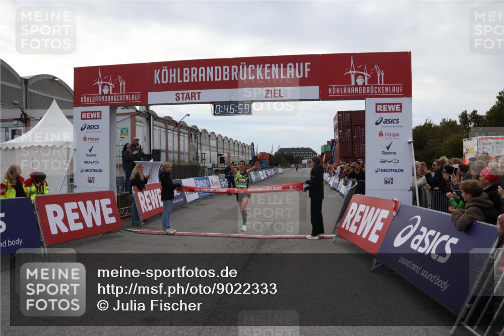 03.10.2025 - Köhlbrandbrückenlauf Julia Fischer http://msf.ph/oto/9022333 03.10.2025 15:46:59 Ziel 7034 meine-sportfotos.de