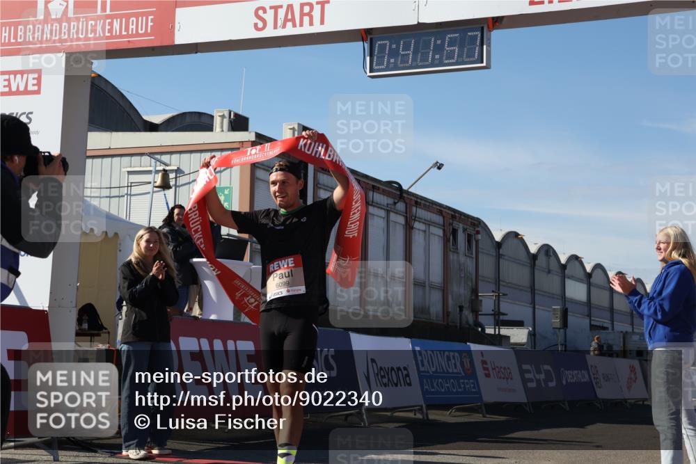 03.10.2025 - Köhlbrandbrückenlauf Luisa Fischer http://msf.ph/oto/9022340 03.10.2025 12:41:55 Ziel 6099 meine-sportfotos.de