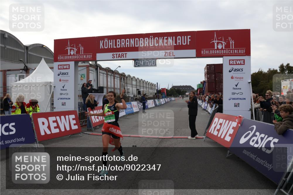 03.10.2025 - Köhlbrandbrückenlauf Julia Fischer http://msf.ph/oto/9022347 03.10.2025 15:47:00 Ziel 7034 meine-sportfotos.de