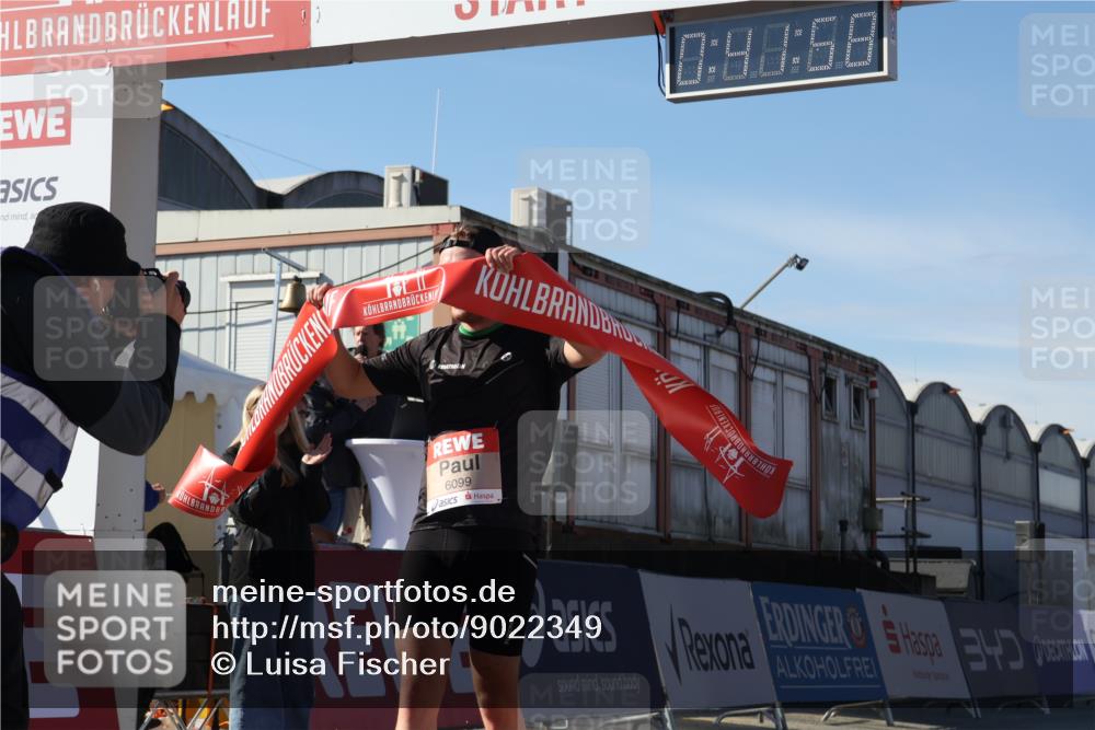 03.10.2025 - Köhlbrandbrückenlauf Luisa Fischer http://msf.ph/oto/9022349 03.10.2025 12:41:56 Ziel 6099 meine-sportfotos.de