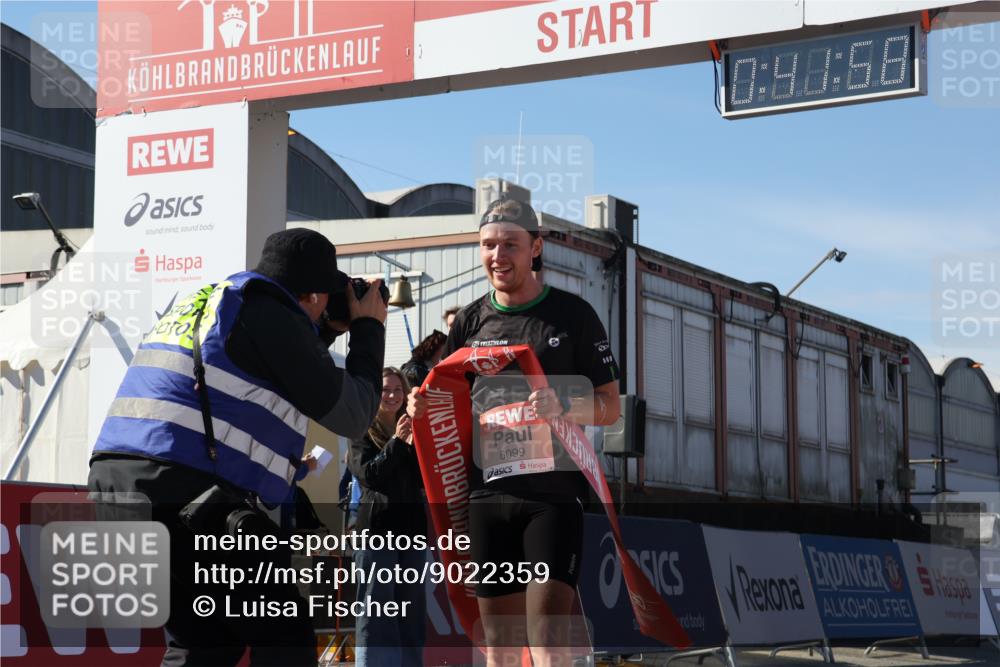 03.10.2025 - Köhlbrandbrückenlauf Luisa Fischer http://msf.ph/oto/9022359 03.10.2025 12:41:57 Ziel 6099 meine-sportfotos.de