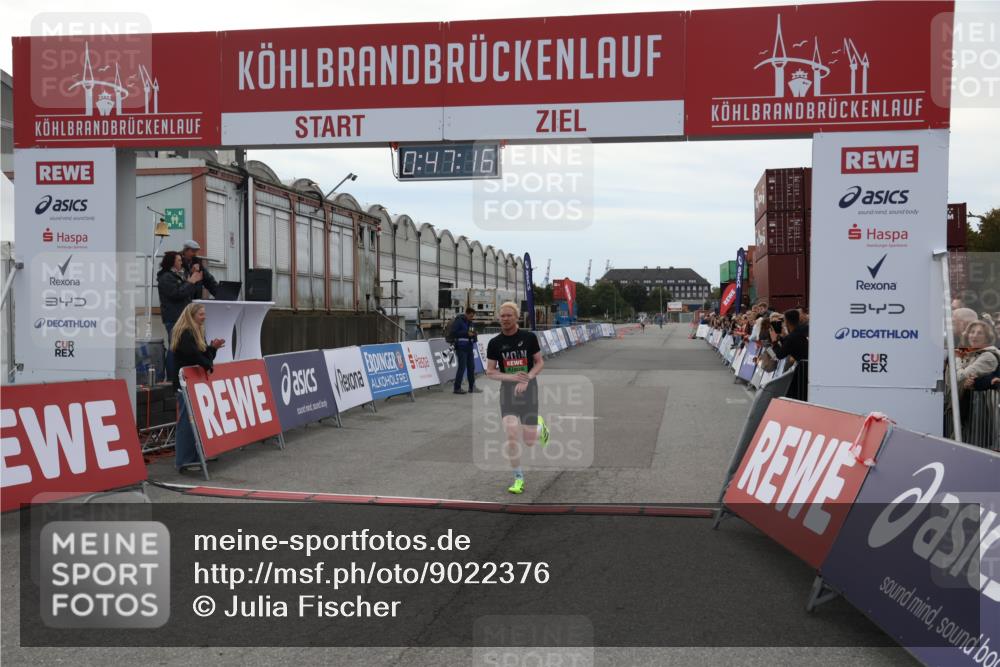 03.10.2025 - Köhlbrandbrückenlauf Julia Fischer http://msf.ph/oto/9022376 03.10.2025 15:47:16 Ziel 7015 meine-sportfotos.de