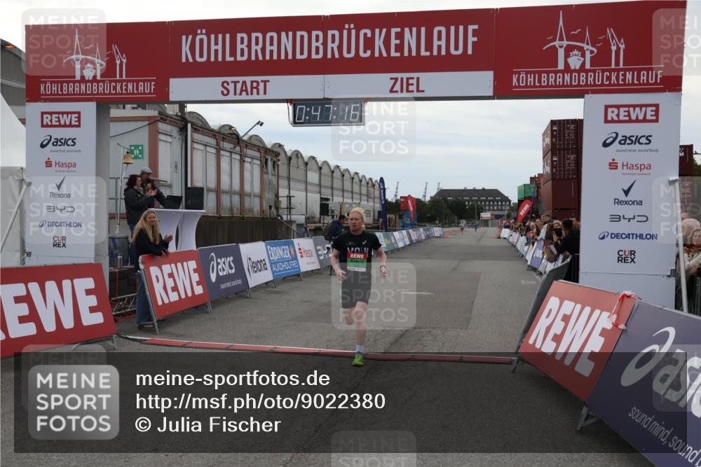 03.10.2025 - Köhlbrandbrückenlauf Julia Fischer http://msf.ph/oto/9022380 03.10.2025 15:47:16 Ziel 7015 meine-sportfotos.de