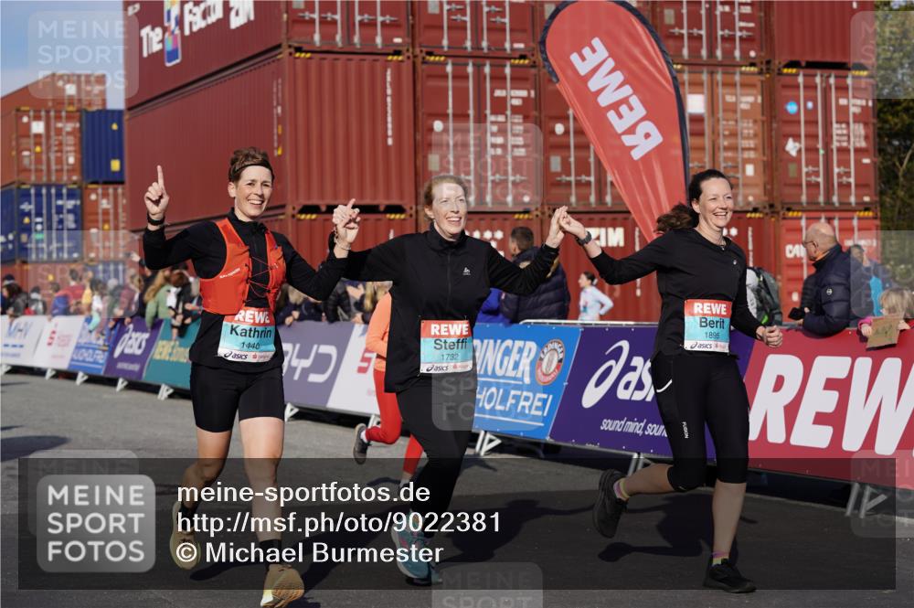 03.10.2025 - Köhlbrandbrückenlauf Michael Burmester http://msf.ph/oto/9022381 03.10.2025 10:24:17 Ziel 1440, 1683, 1717, 1732, 1762, 1895, 2187, 2340, 2680, 3074, 3523, 3620 meine-sportfotos.de