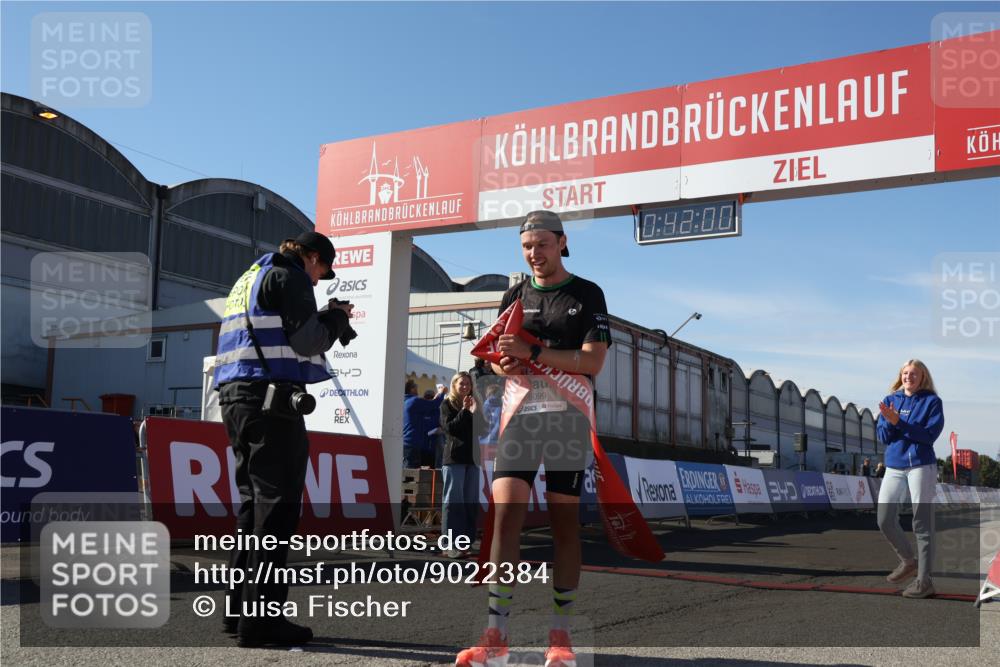 03.10.2025 - Köhlbrandbrückenlauf Luisa Fischer http://msf.ph/oto/9022384 03.10.2025 12:41:58 Ziel 6099 meine-sportfotos.de